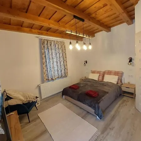 Hanna Apartman *