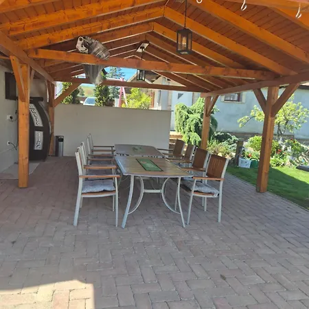 Hanna Vendeghaz 公寓